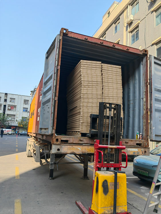 SINST در پایان سال دوی سرعت می گیرد و تعداد زیادی محموله به نبرد نهایی شرکت کمک می کند.