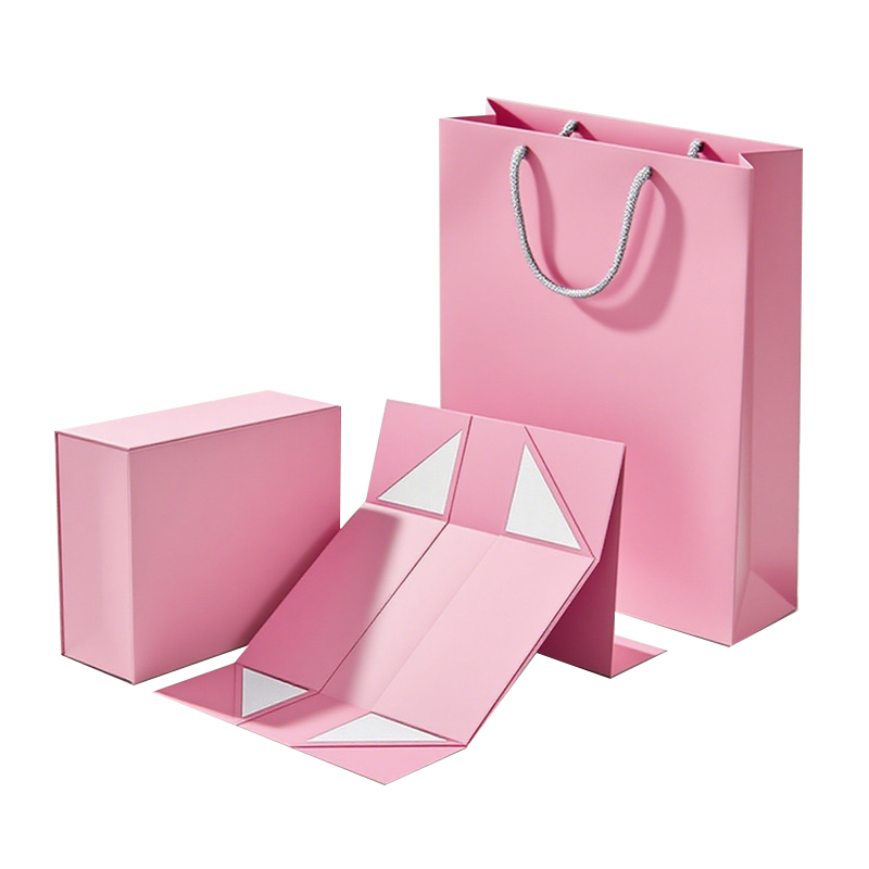 آیا جعبه هدیه روسری یک جادوی تشریفاتی نیست که روسری های نرم را از بسته شدن به نمایش تبدیل می کند؟